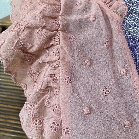 Size 6 H&M dusty pink embroidered blouse - Picture 3 of 4